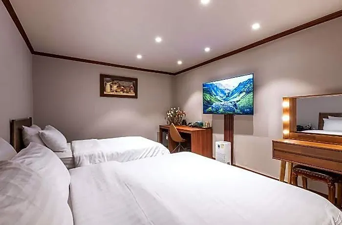 Hotel New Chonji 3*
